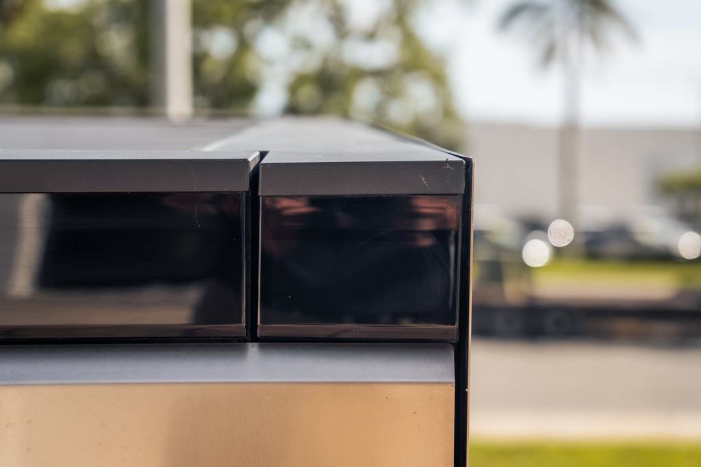 Used 2024 Tesla Cybertruck AWD Crew Cab image 12