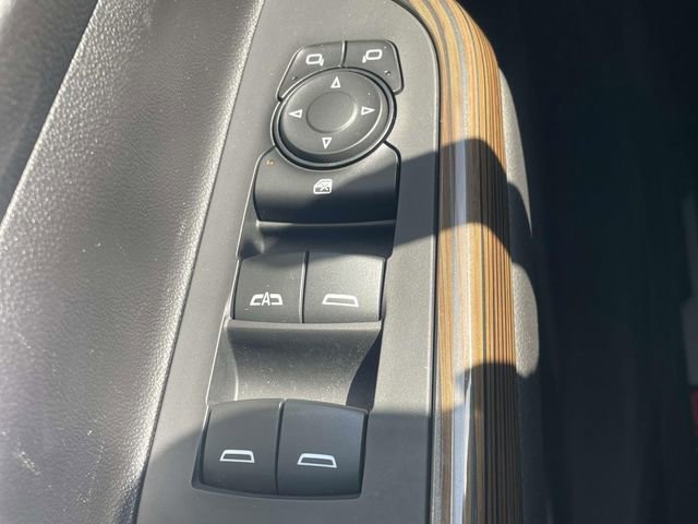 Used 2023 GMC Acadia SLE w/ Driver Convenience Package FWD image 25