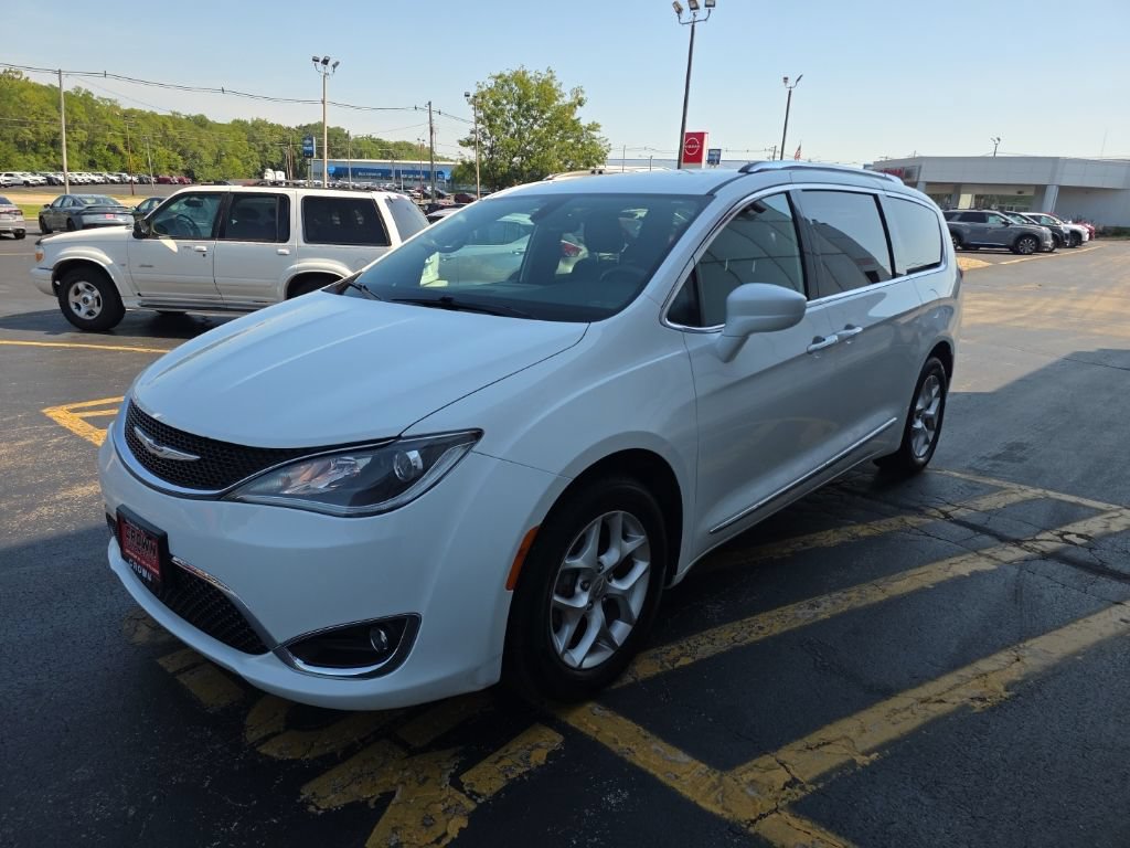 Used 2020 Chrysler Pacifica Touring-L FWD image 8