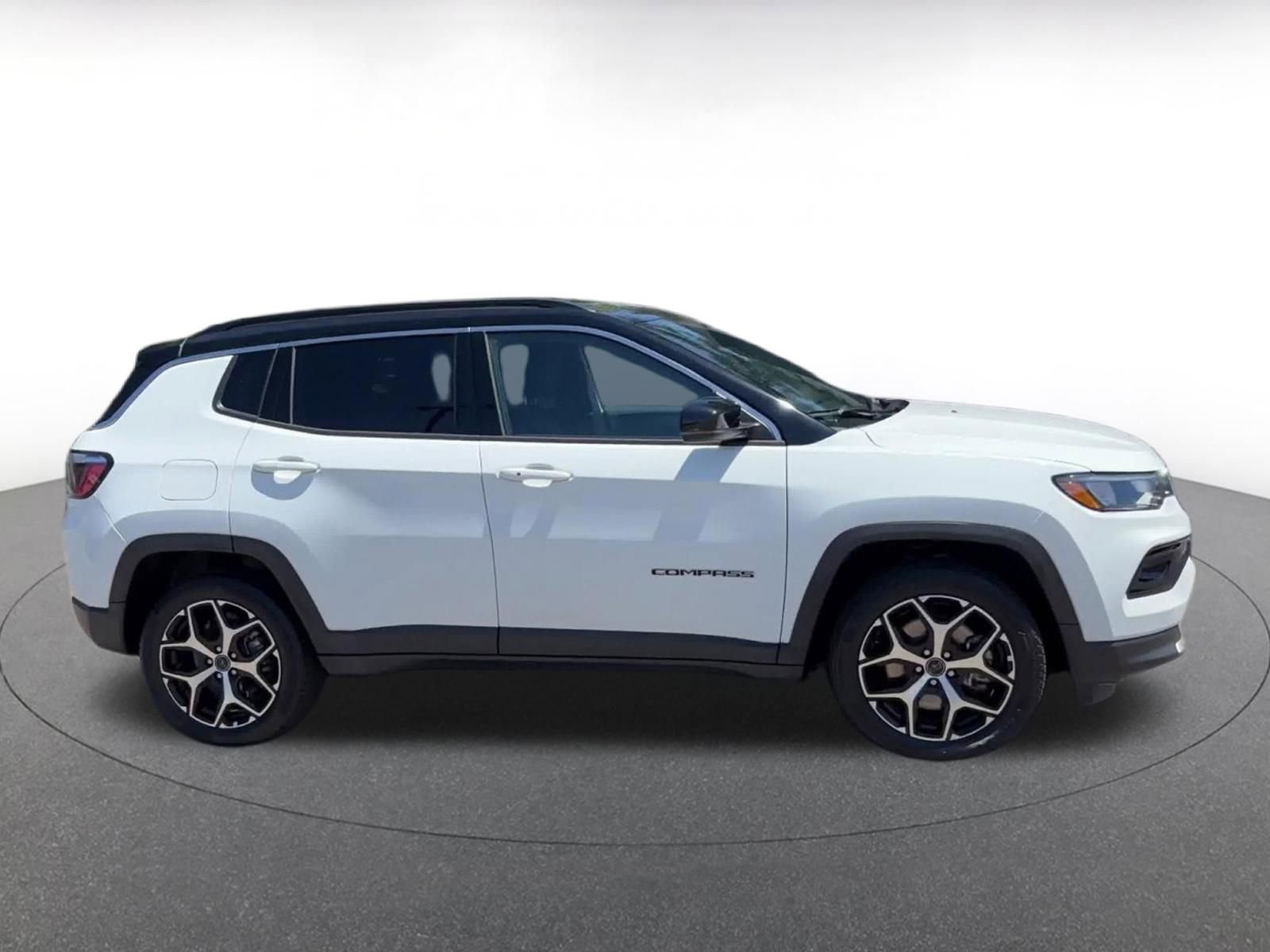 Used 2025 Jeep Compass Limited AWD/4WD image 16