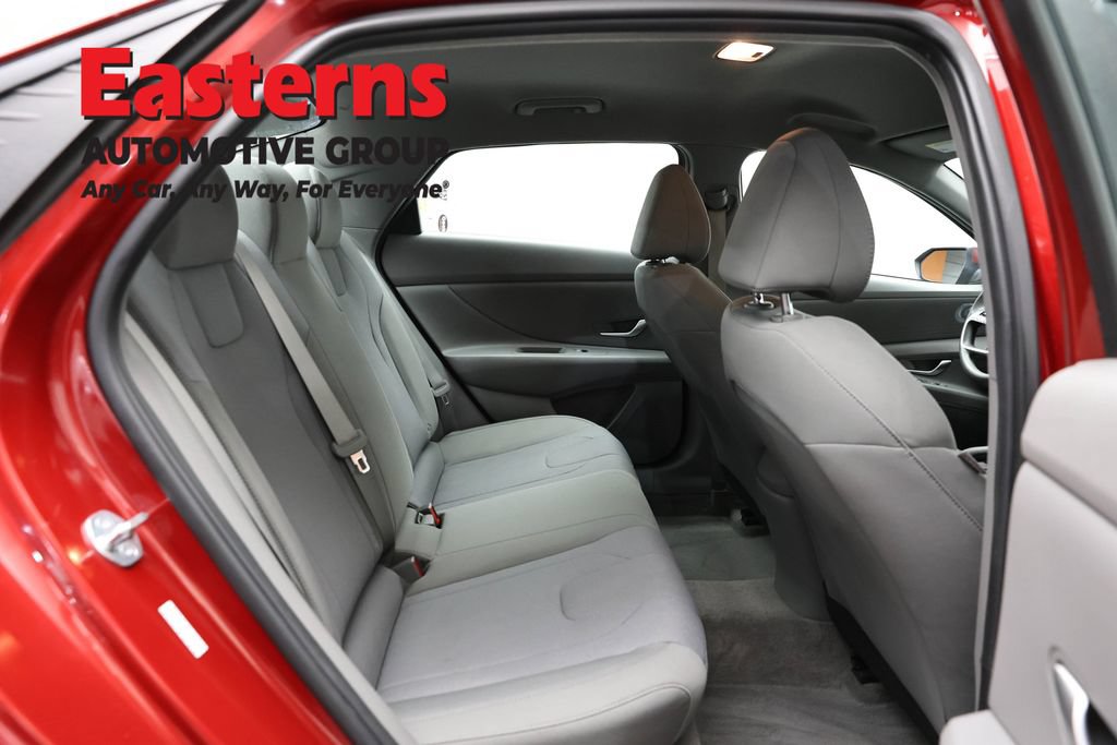 Used 2023 Hyundai Elantra SE FWD image 23