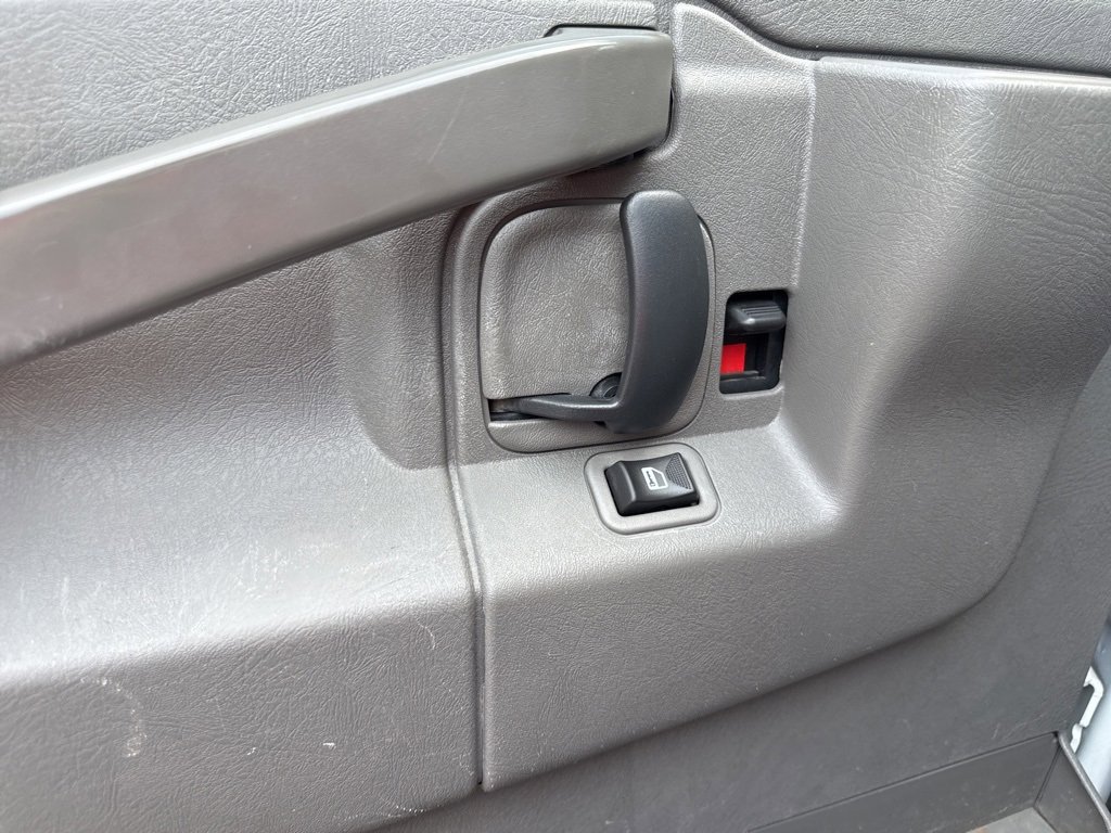 Used 2019 Chevrolet Express 2500 image 19