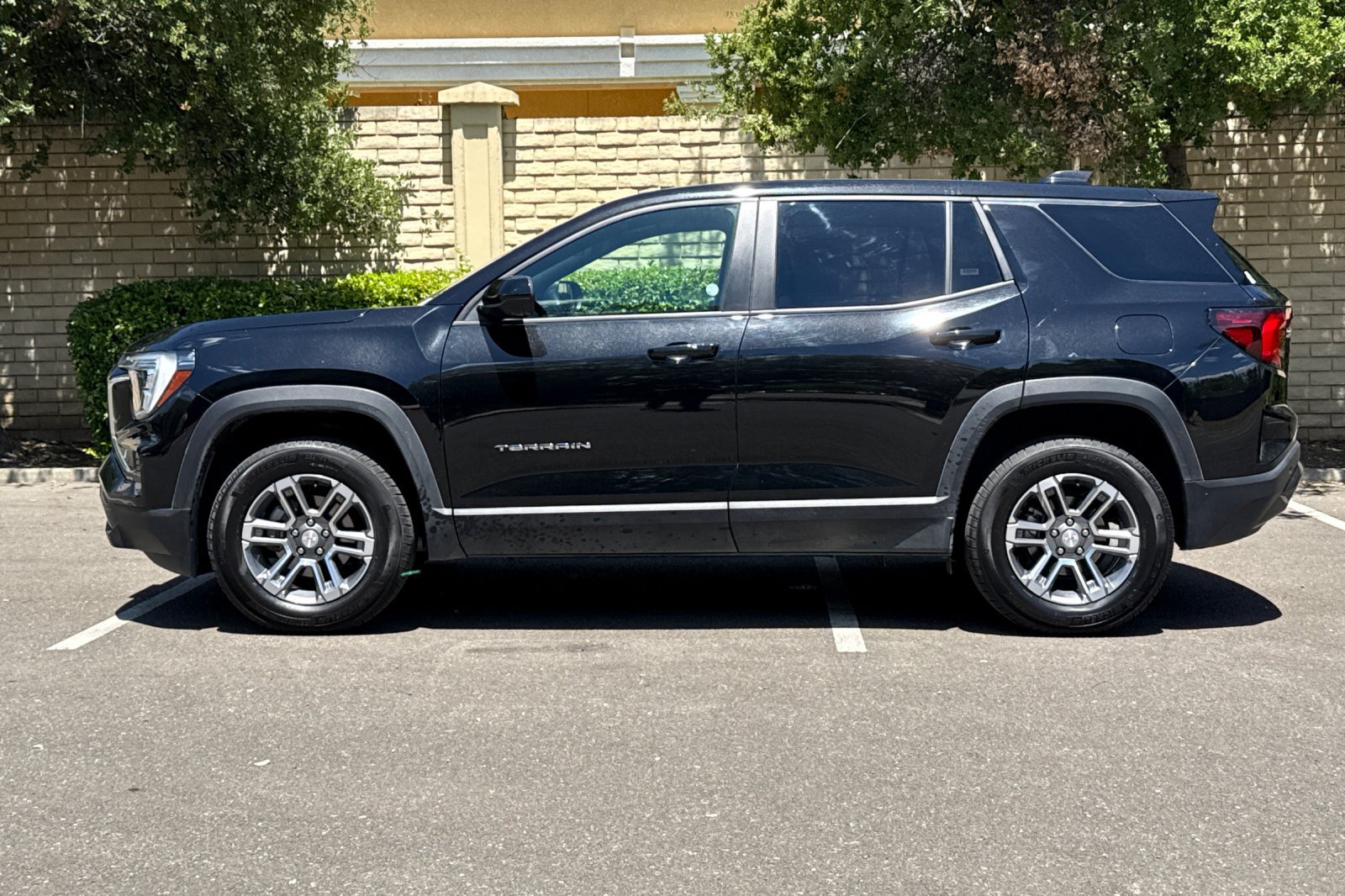 Used 2025 GMC Terrain Elevation AWD/4WD image 8