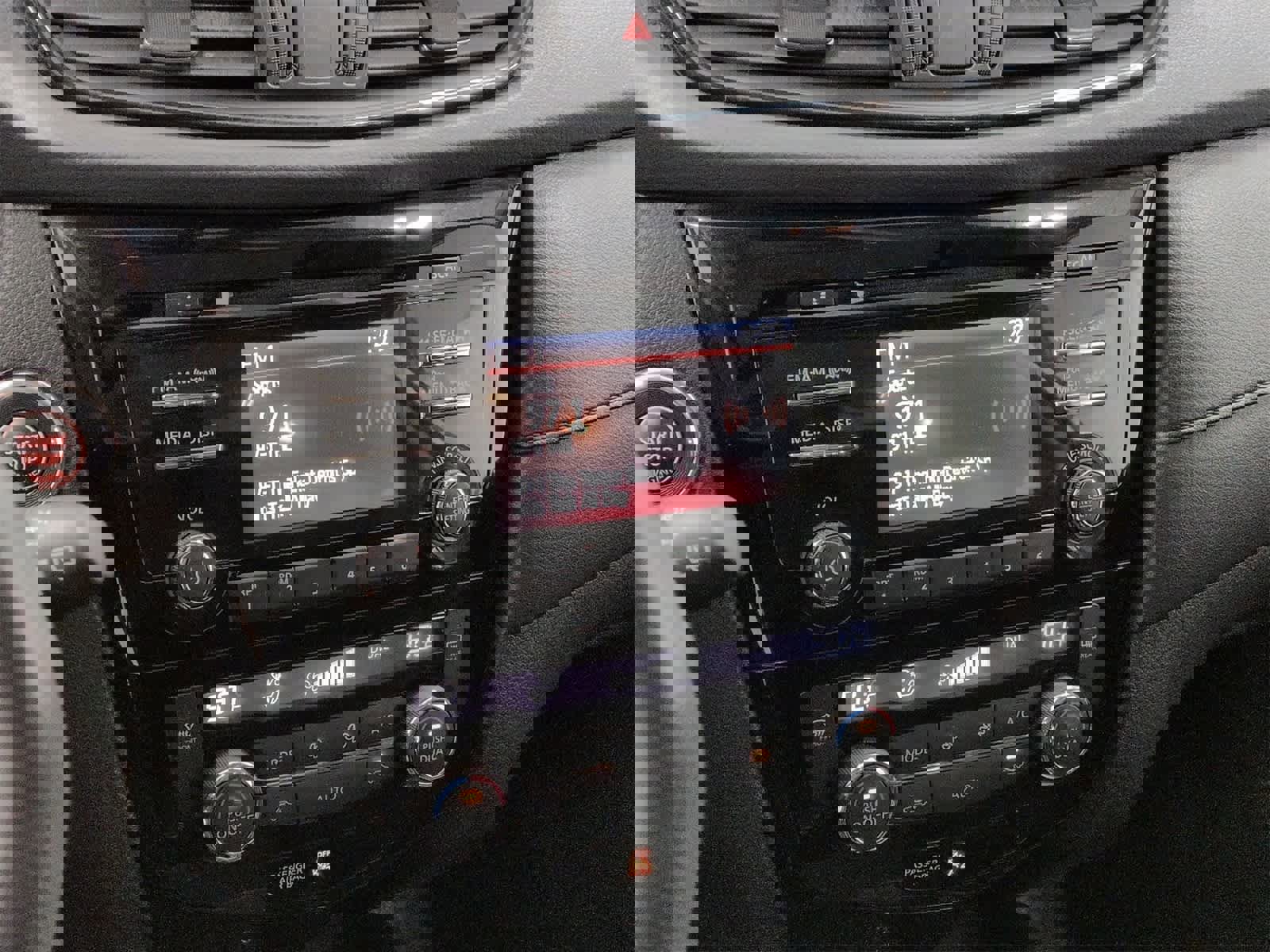 Used 2017 Nissan Rogue SV w/ Sun & Sound Touring Package image 29