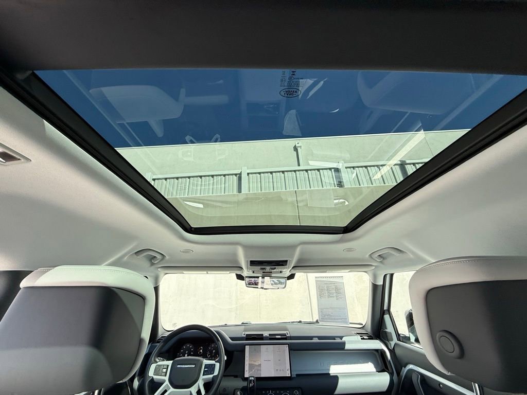 Used 2025 Land Rover Defender 110 S image 8