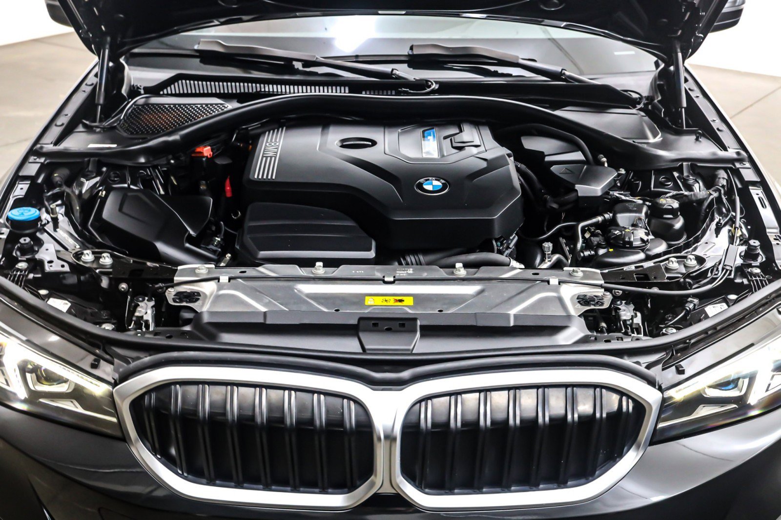 Used 2023 BMW 330e w/ Convenience Package image 12