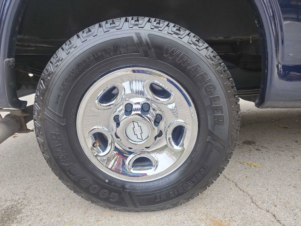 Used 2015 Chevrolet Express 2500 w/ Cold Climate Package image 11