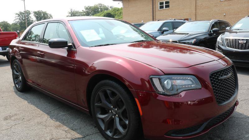 Used 2020 Chrysler 300 Touring w/ Sport Appearance Package RWD image 3