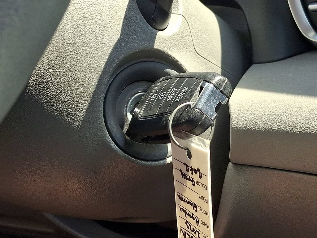 Used 2025 Hyundai Elantra SE FWD image 23