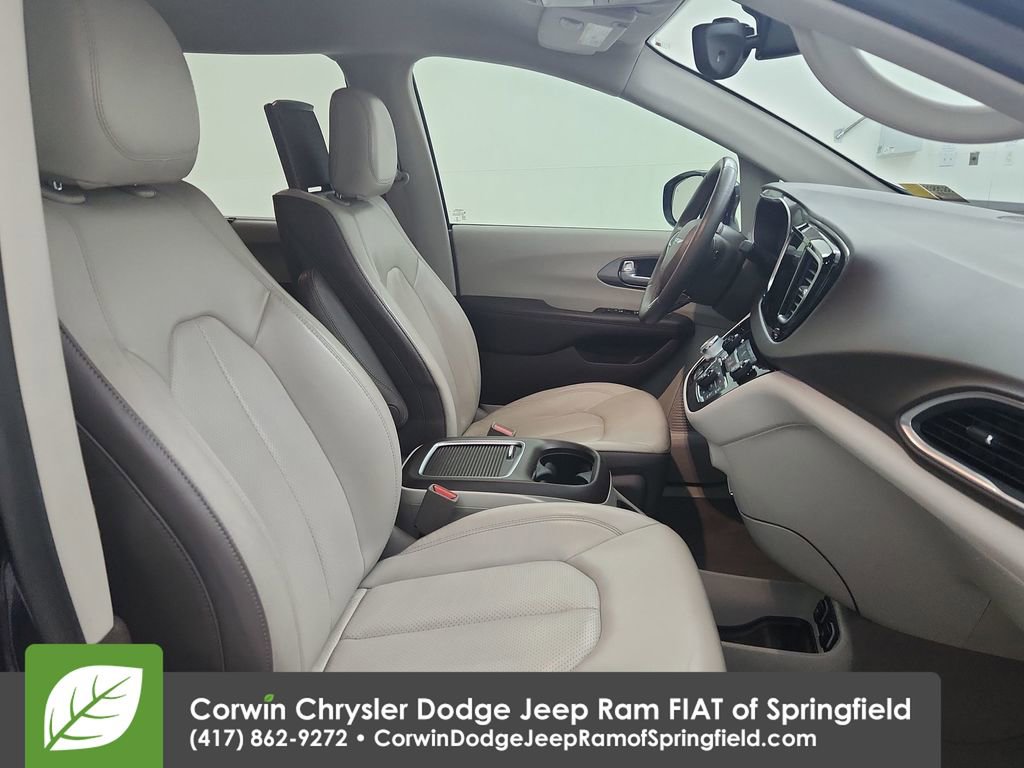 Used 2017 Chrysler Pacifica Touring-L Plus image 33