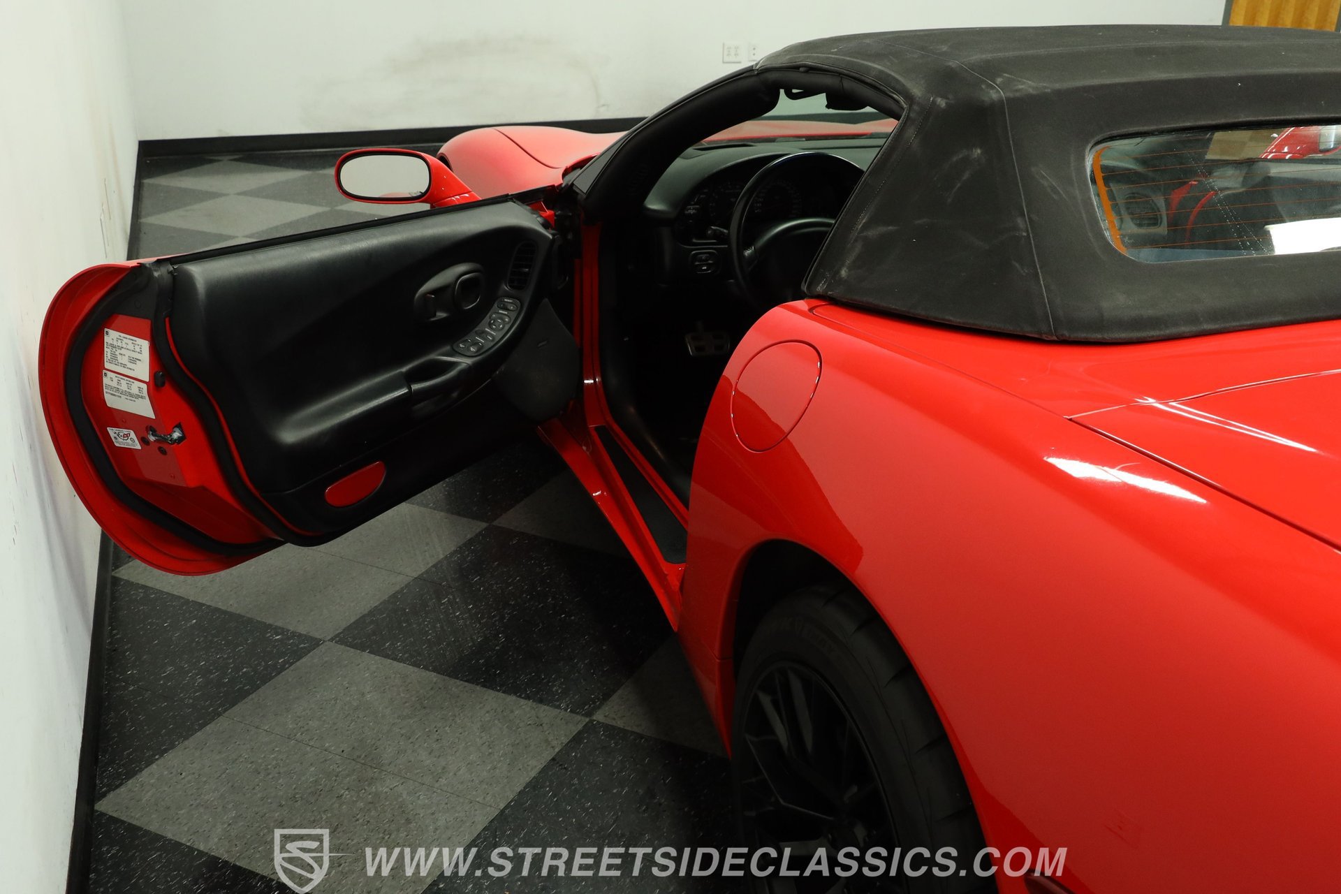Used 1999 Chevrolet Corvette Coupe w/ Memory Pkg RWD image 33