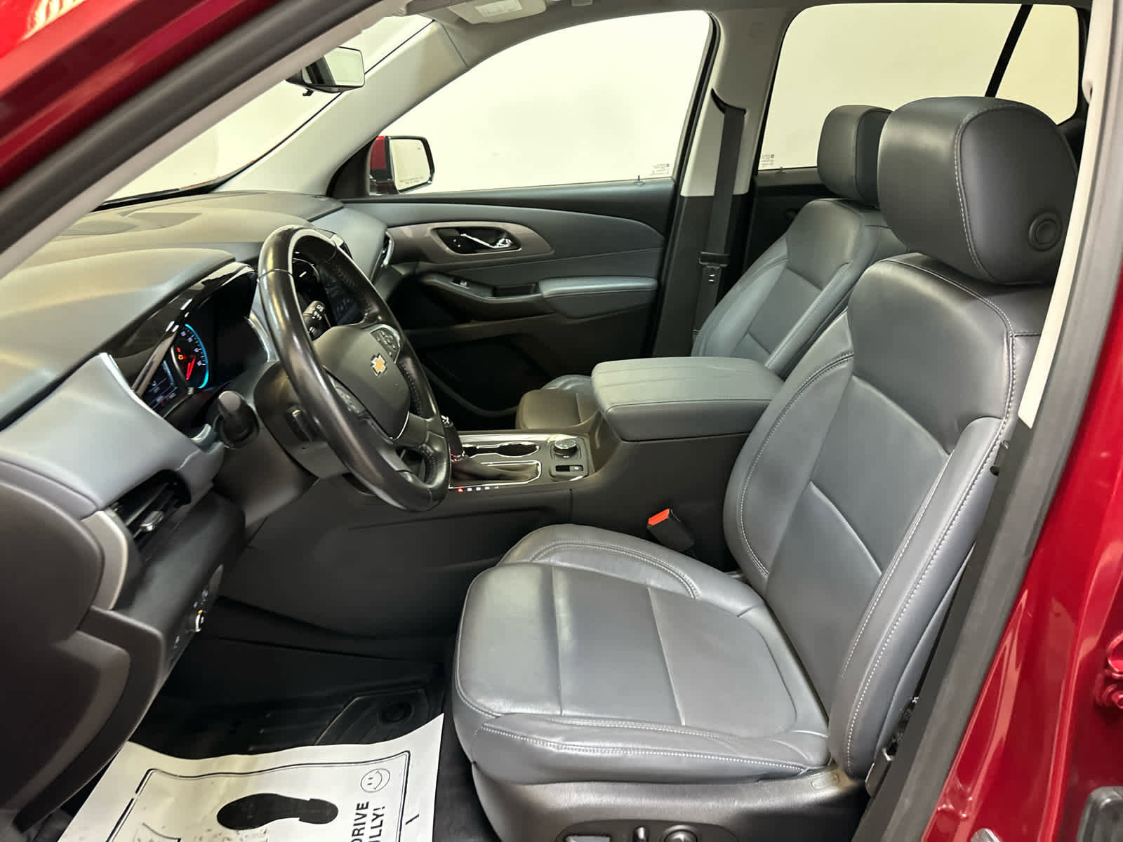 Used 2019 Chevrolet Traverse LT w/ LT Premium Package AWD/4WD image 4