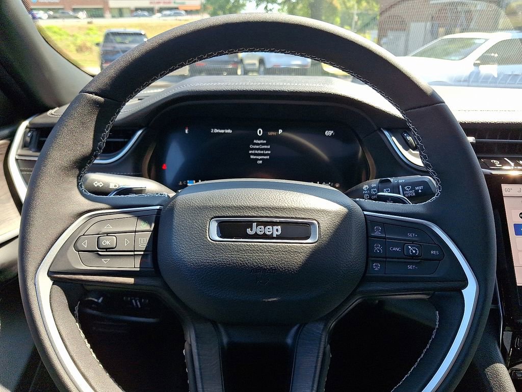 New 2025 Jeep Grand Cherokee Limited image 18