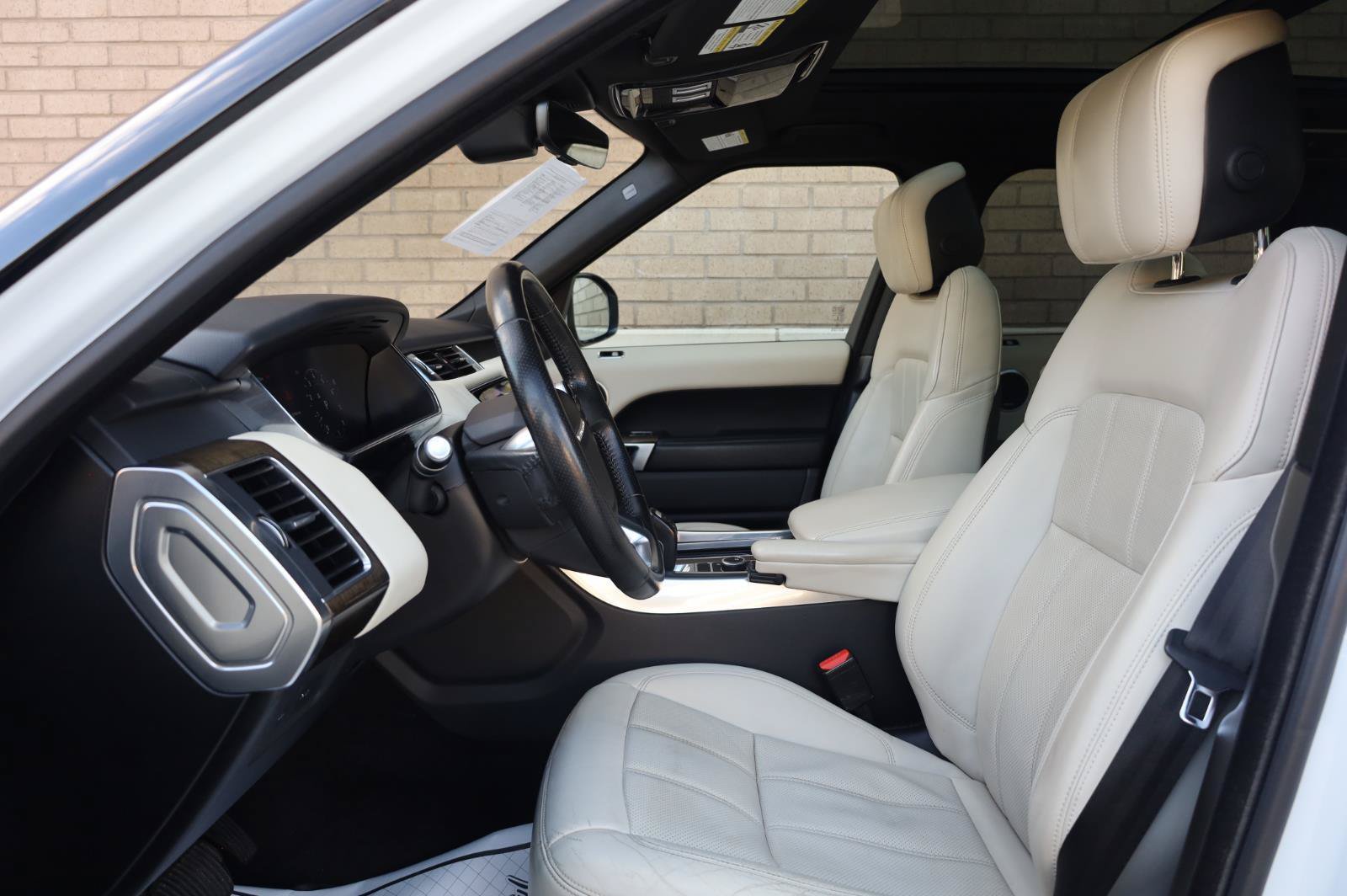 Used 2018 Land Rover Range Rover Sport HSE AWD/4WD image 14