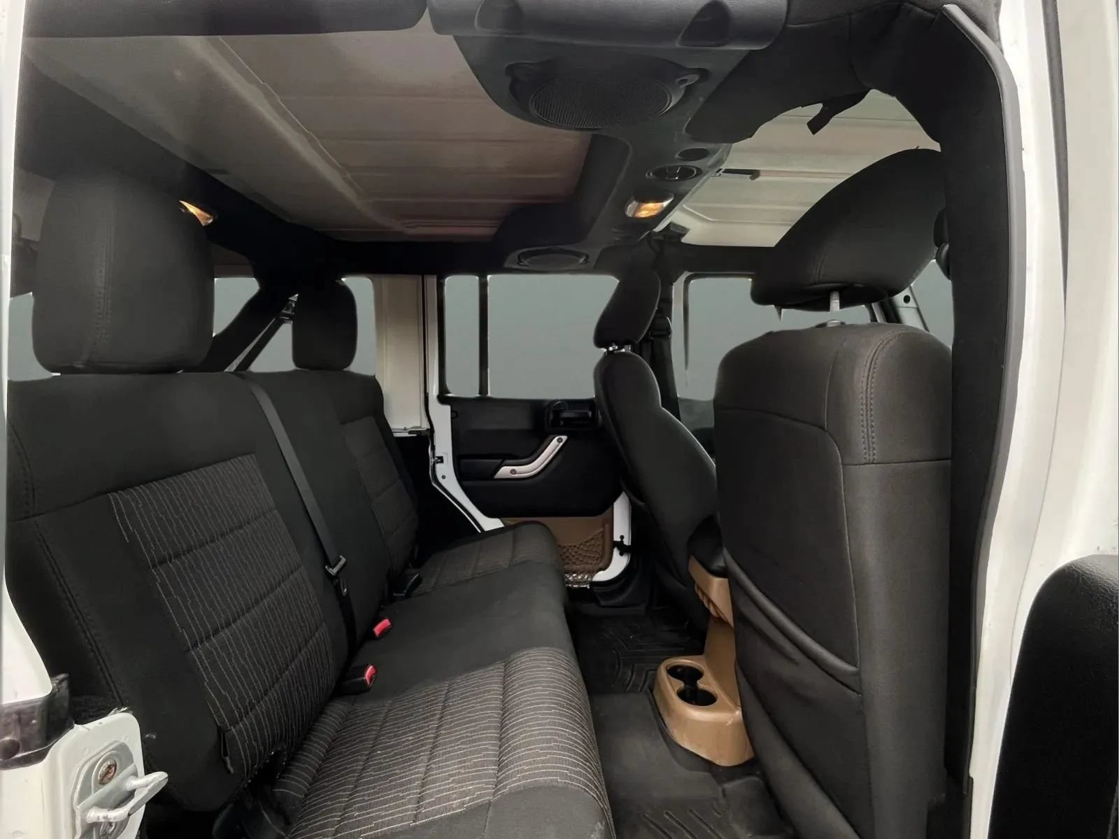 Used 2012 Jeep Wrangler Unlimited Sahara w/ Connectivity Group AWD/4WD image 14