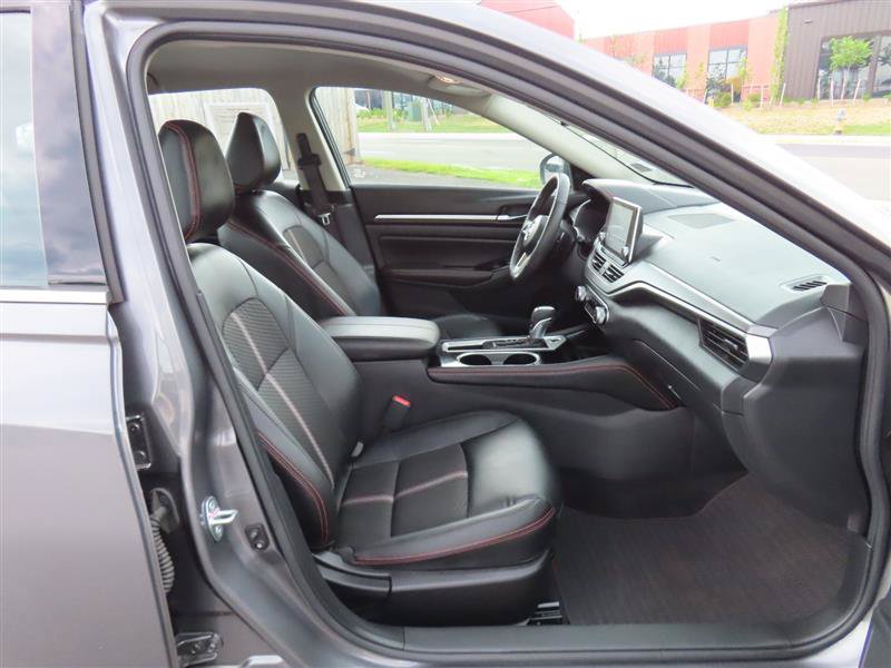 Used 2024 Nissan Altima 2.5 SR FWD image 35