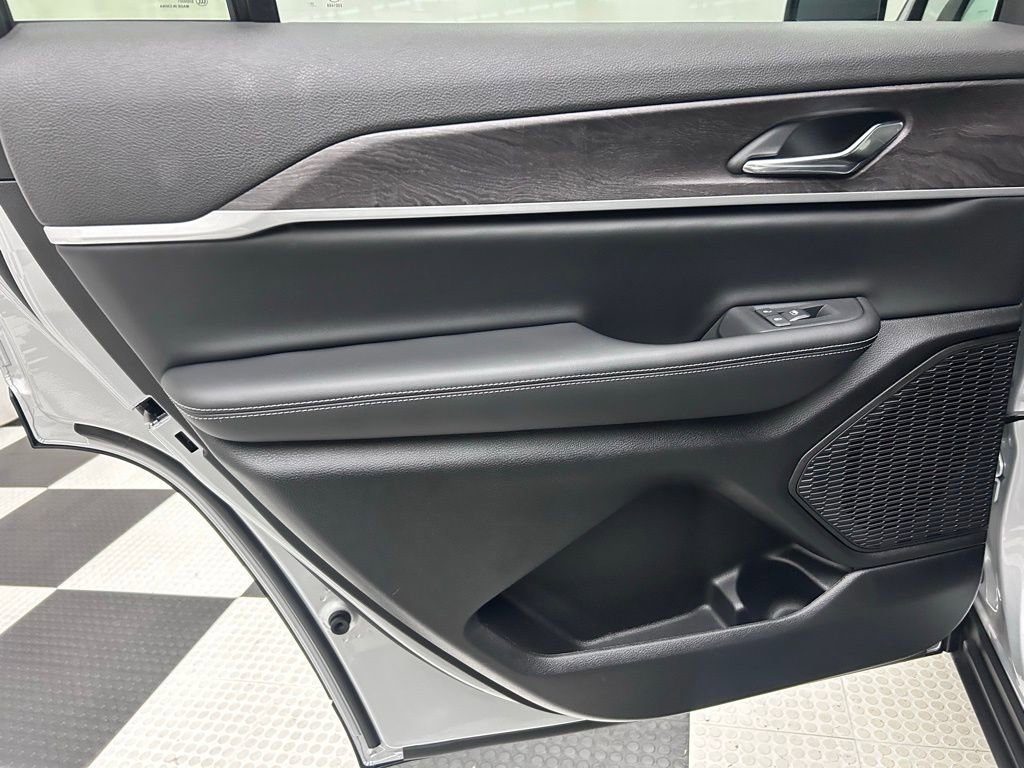 New 2025 Jeep Grand Cherokee L Limited w/ Black Appearance Package image 13