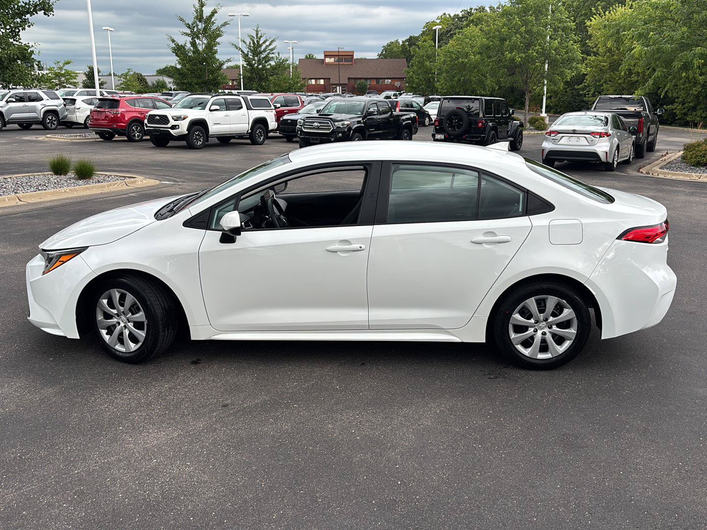 Used 2024 Toyota Corolla LE FWD image 22