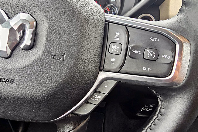 Used 2024 RAM 2500 Laramie w/ Safety Group AWD/4WD image 13