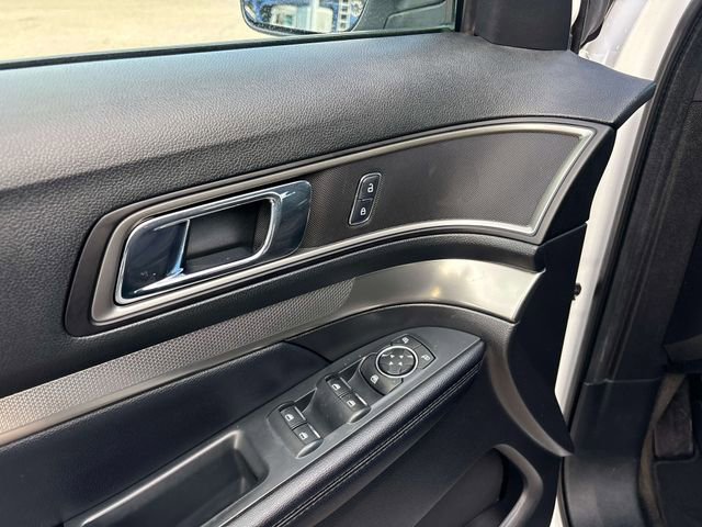 Used 2018 Ford Explorer XLT image 19