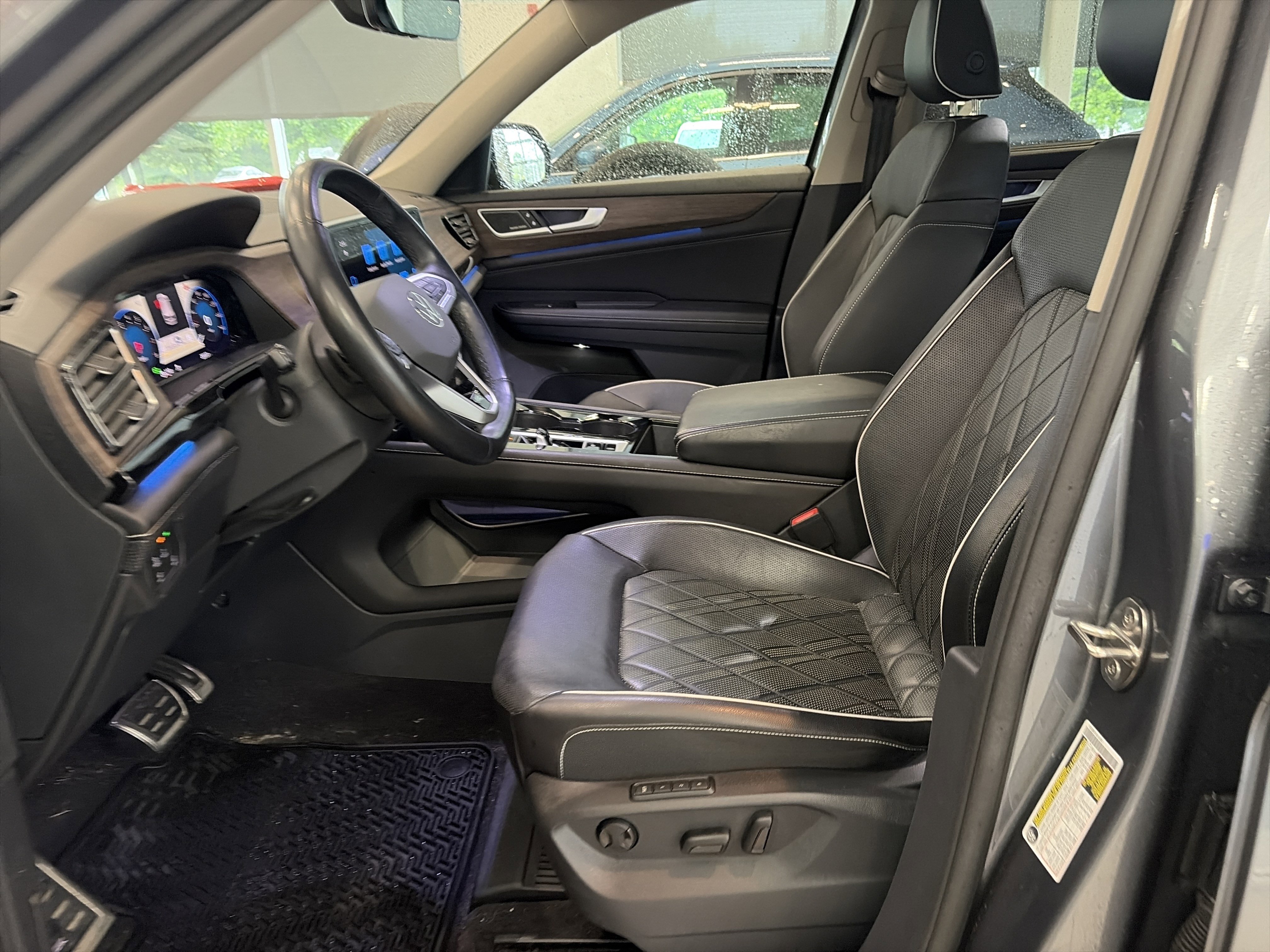 Used 2024 Volkswagen Atlas SEL Premium R-Line AWD/4WD image 18