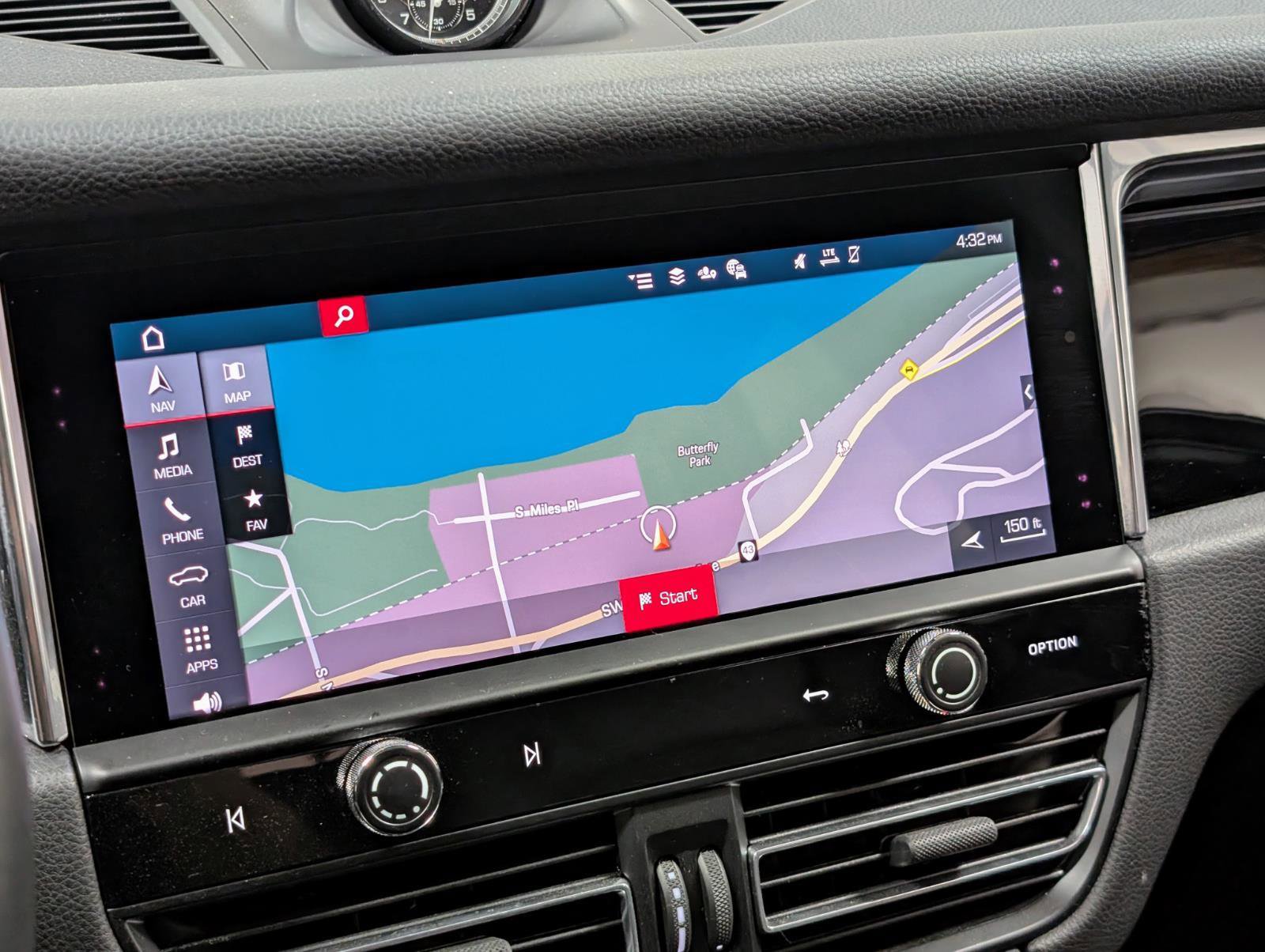 Used 2025 Porsche Macan image 36