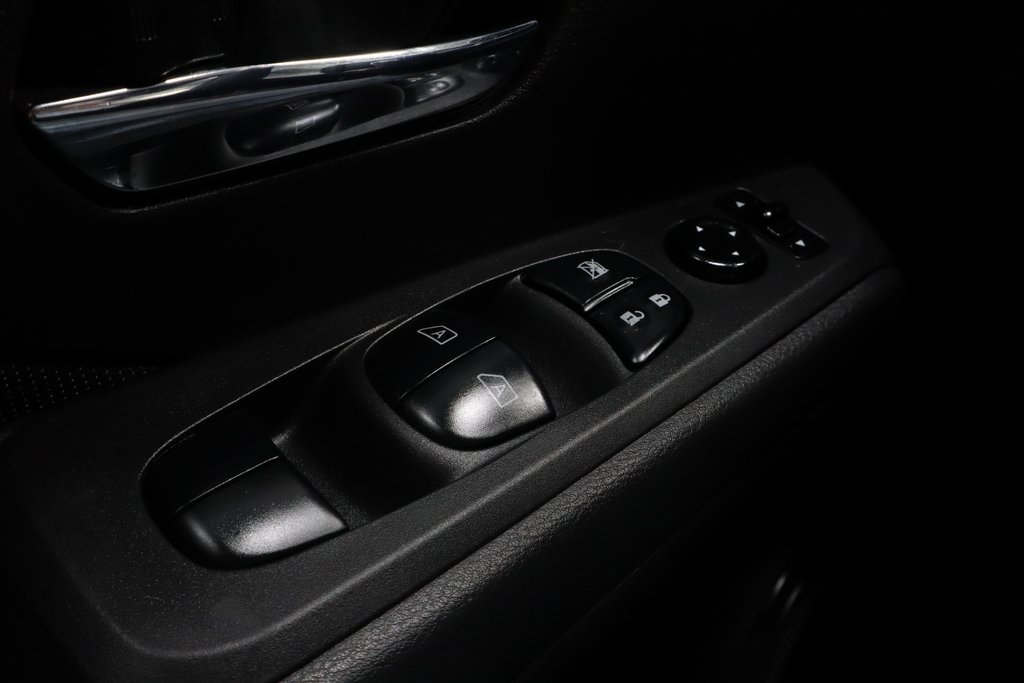 Used 2023 Nissan Kicks SV image 27