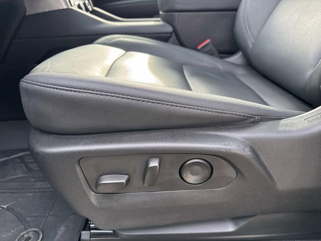 Certified 2024 Chevrolet Suburban Z71 w/ Off-Road Capability Package image 18