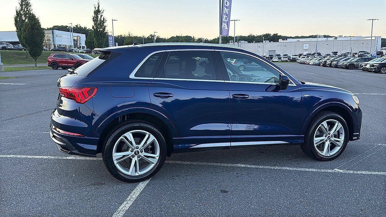 Used 2022 Audi Q3 2.0T Premium w/ Convenience Package AWD/4WD image 4