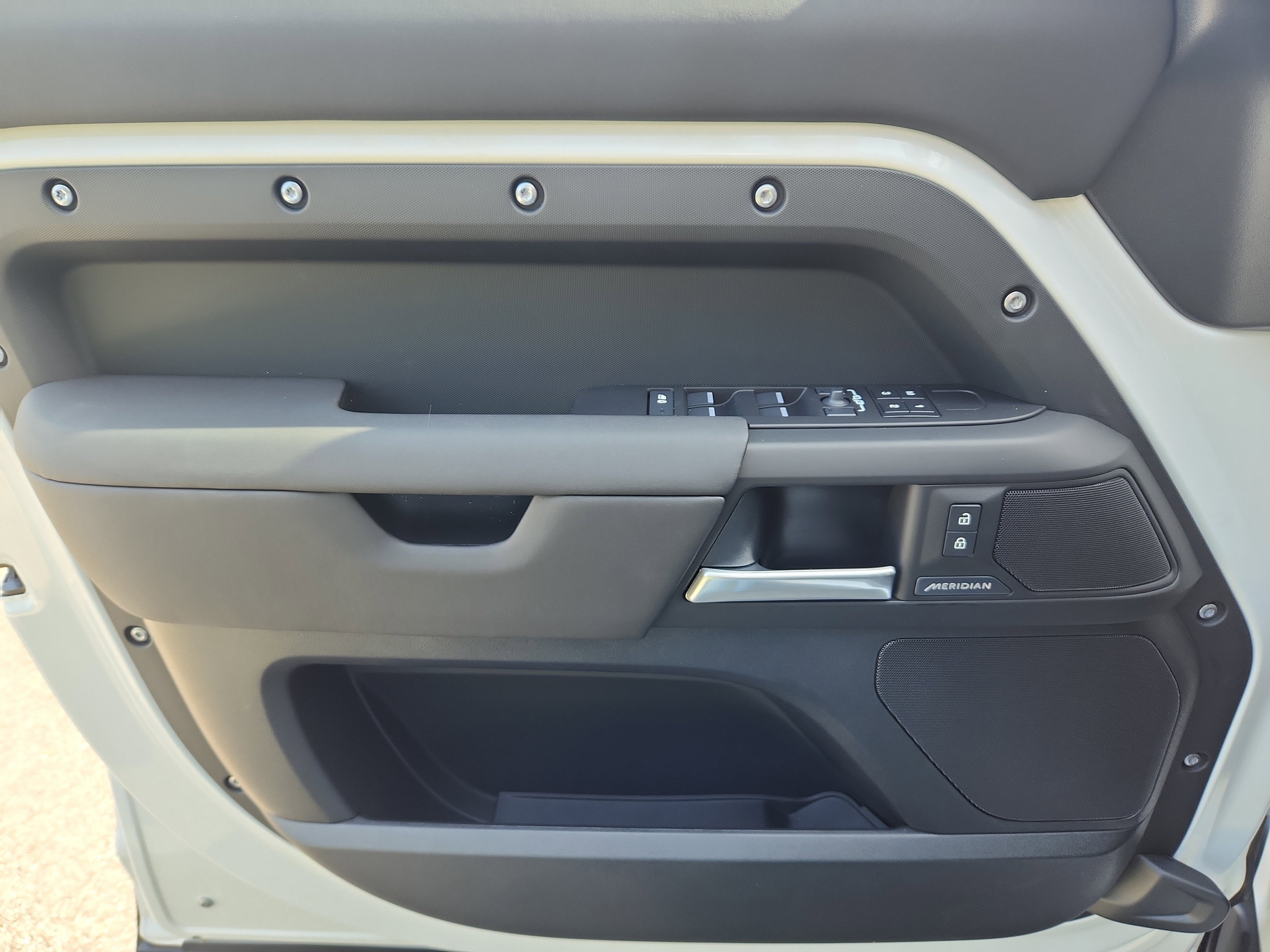 Used 2025 Land Rover Defender 110 S image 22