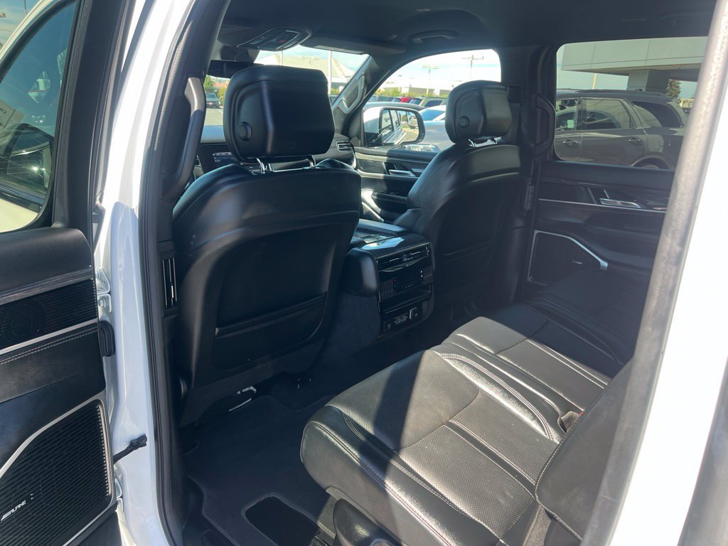 Used 2022 Jeep Wagoneer Series III AWD/4WD image 32