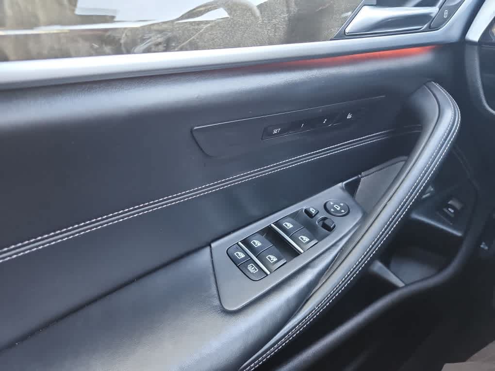 Used 2020 BMW M550i xDrive AWD/4WD image 23