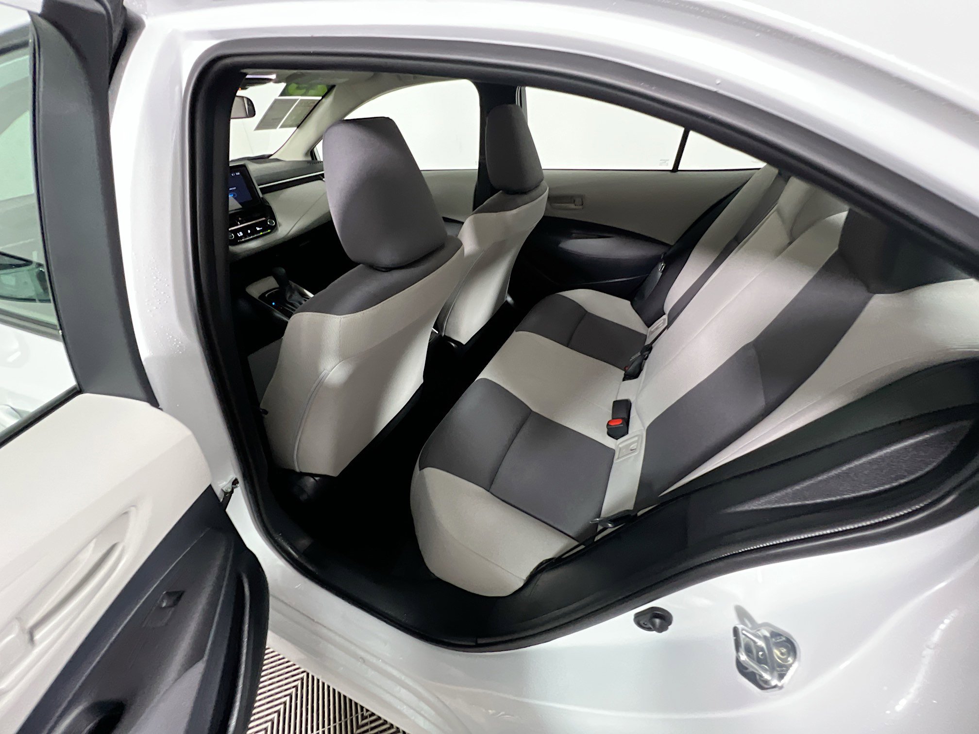 Used 2025 Toyota Corolla LE image 29