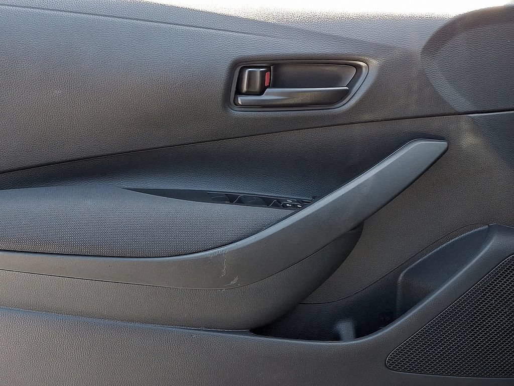 Used 2025 Toyota Corolla LE FWD image 14