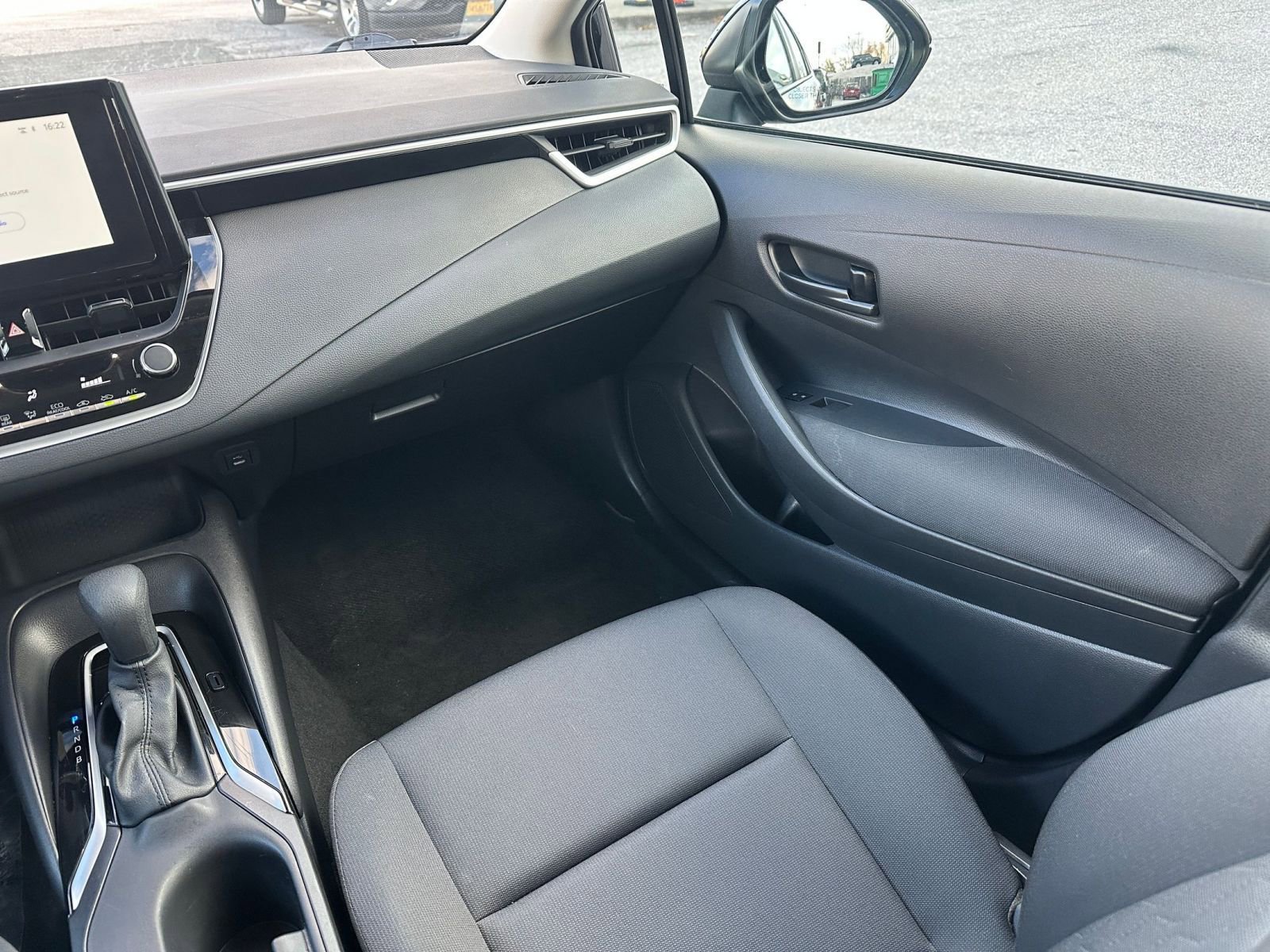 Used 2025 Toyota Corolla LE image 33