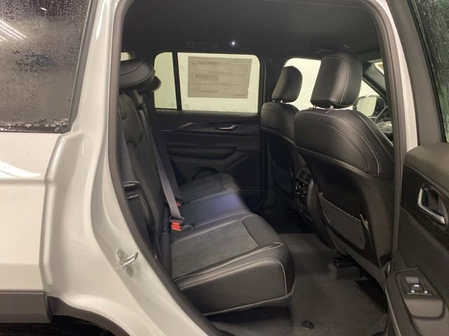 New 2025 Jeep Grand Cherokee Altitude image 26