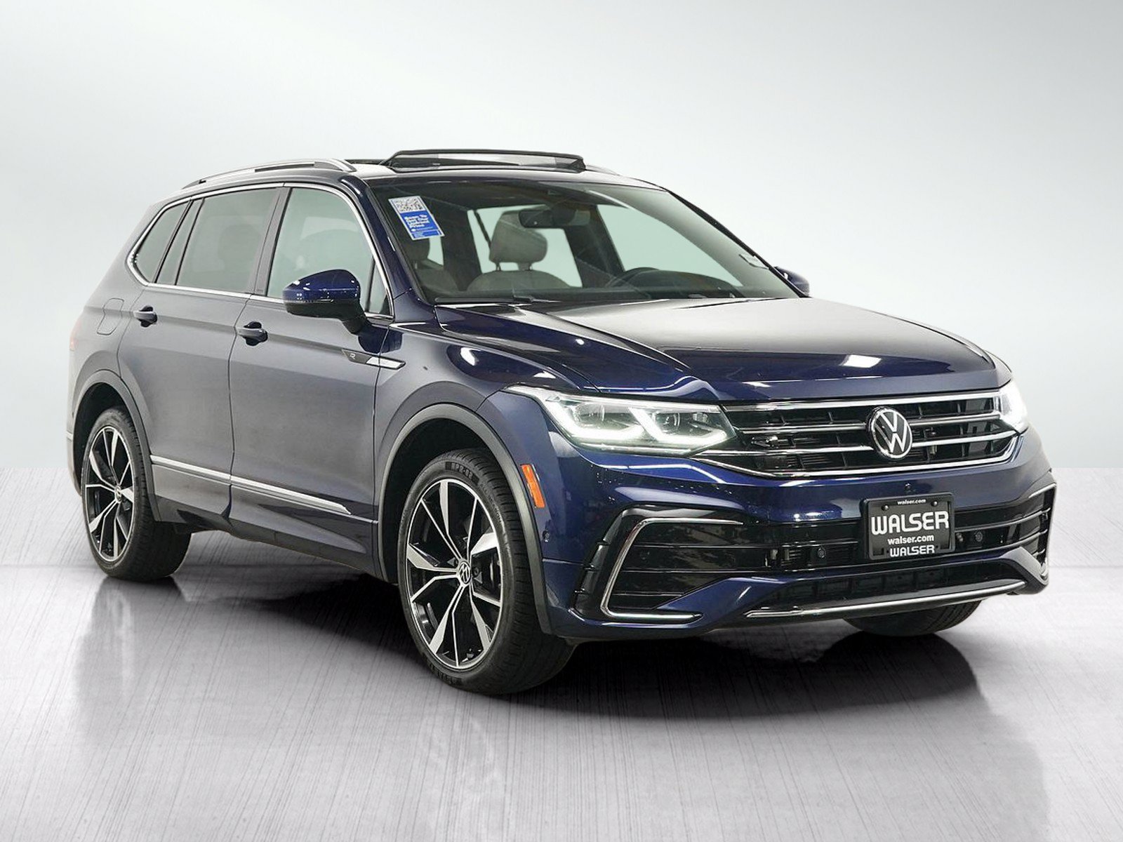 Used 2024 Volkswagen Tiguan SEL R-Line AWD/4WD image 7