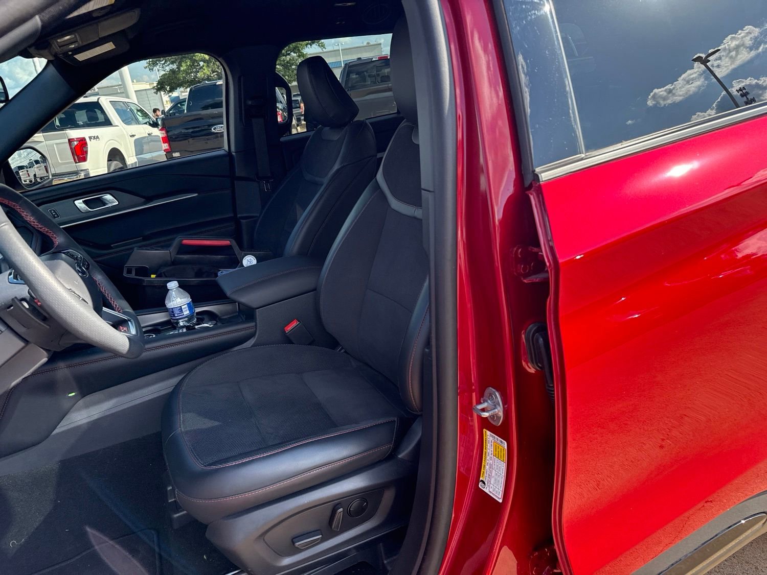 Used 2025 Ford Explorer ST AWD/4WD image 10