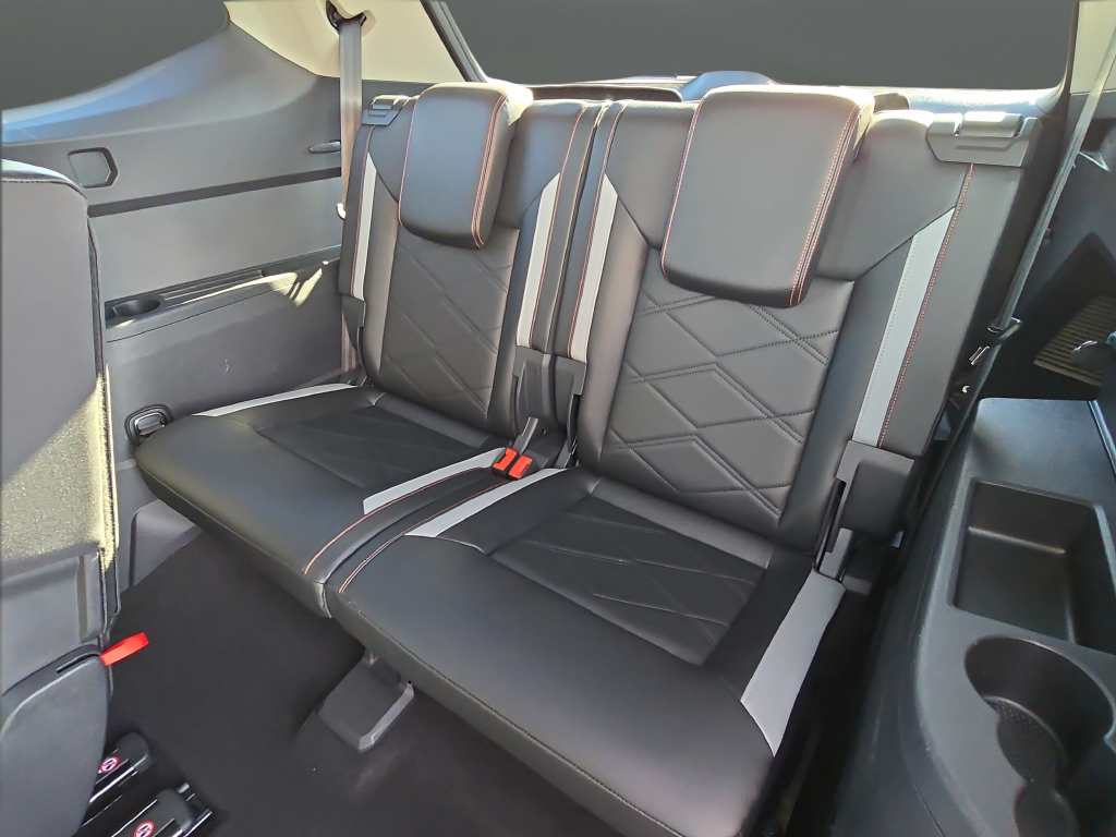 Used 2024 Volkswagen Atlas Peak Edition SEL AWD/4WD image 26