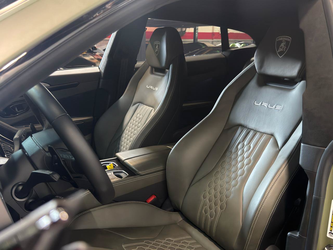 Used 2024 Lamborghini Urus S AWD/4WD image 16
