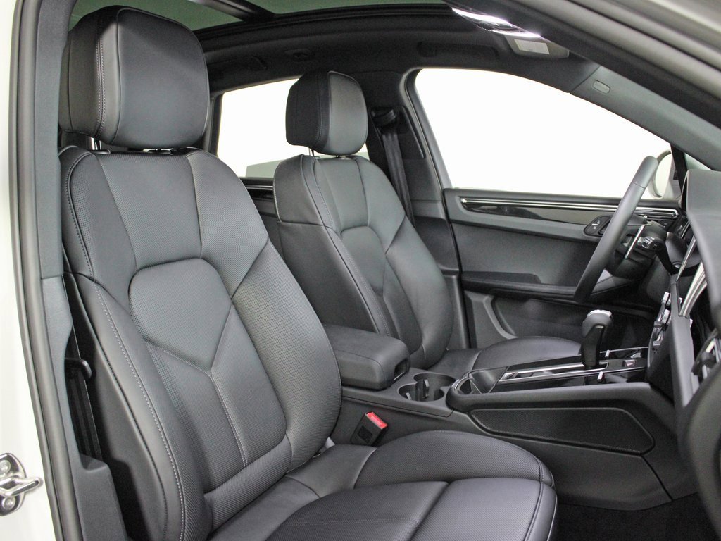 New 2026 Porsche Macan image 38