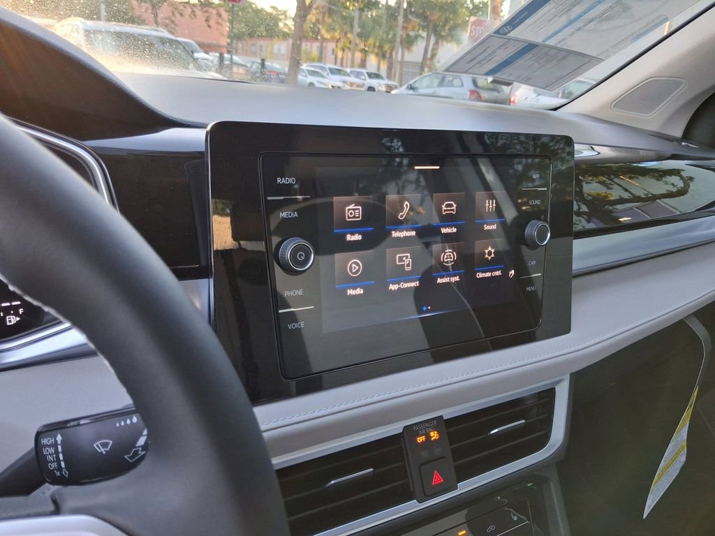 New 2026 Volkswagen Taos SE image 8
