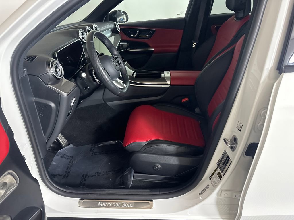 Used 2025 Mercedes-Benz GLC 300 4MATIC image 9