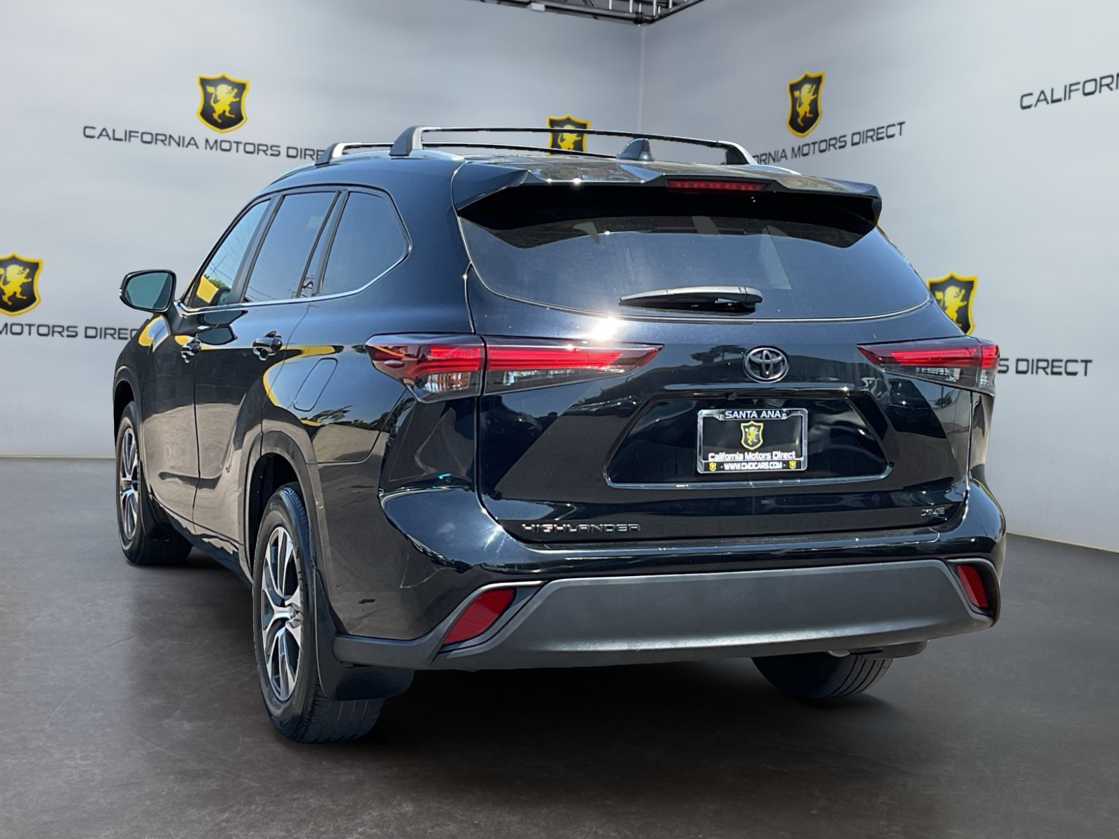 Used 2024 Toyota Highlander XLE FWD image 7