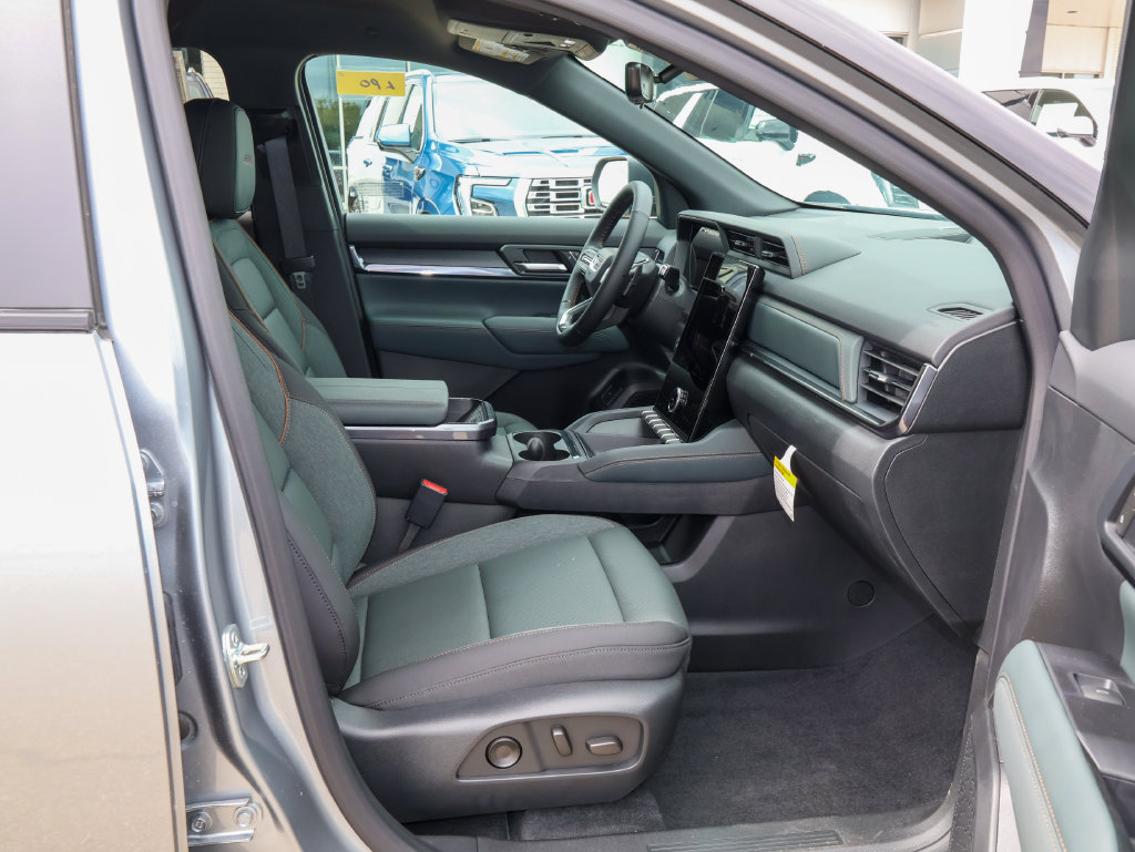 New 2027 GMC Terrain AT4 w/ Convenience Package III AWD/4WD image 34