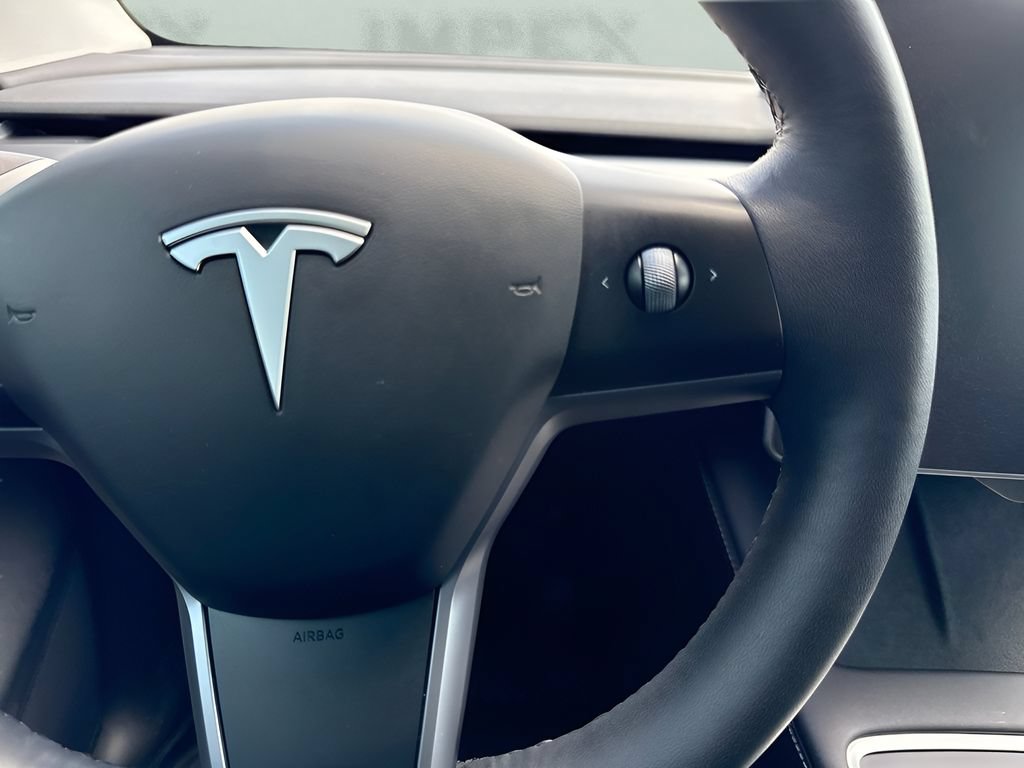 Used 2024 Tesla Model Y Long Range AWD/4WD image 17