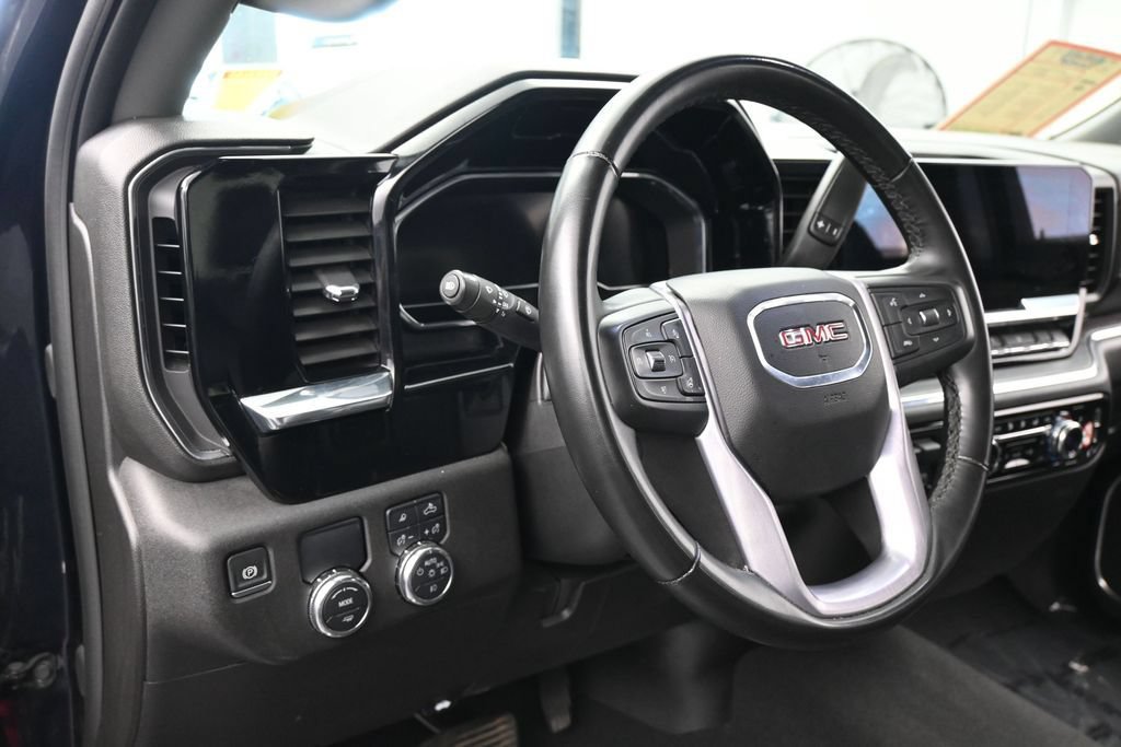 Used 2025 GMC Sierra 1500 SLT RWD image 16