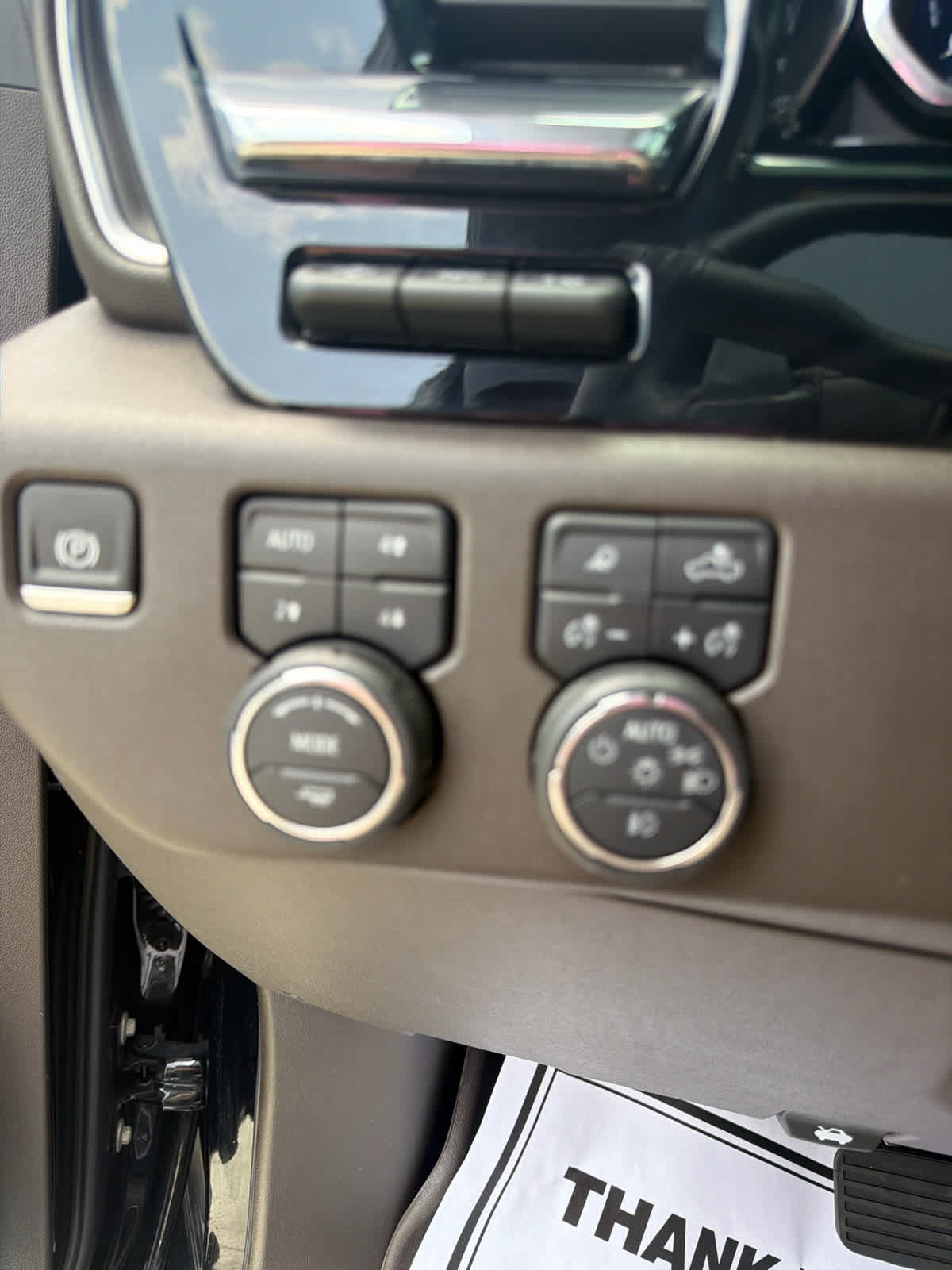 Used 2025 Chevrolet Silverado 1500 LTZ w/ LTZ Premium Package AWD/4WD image 18