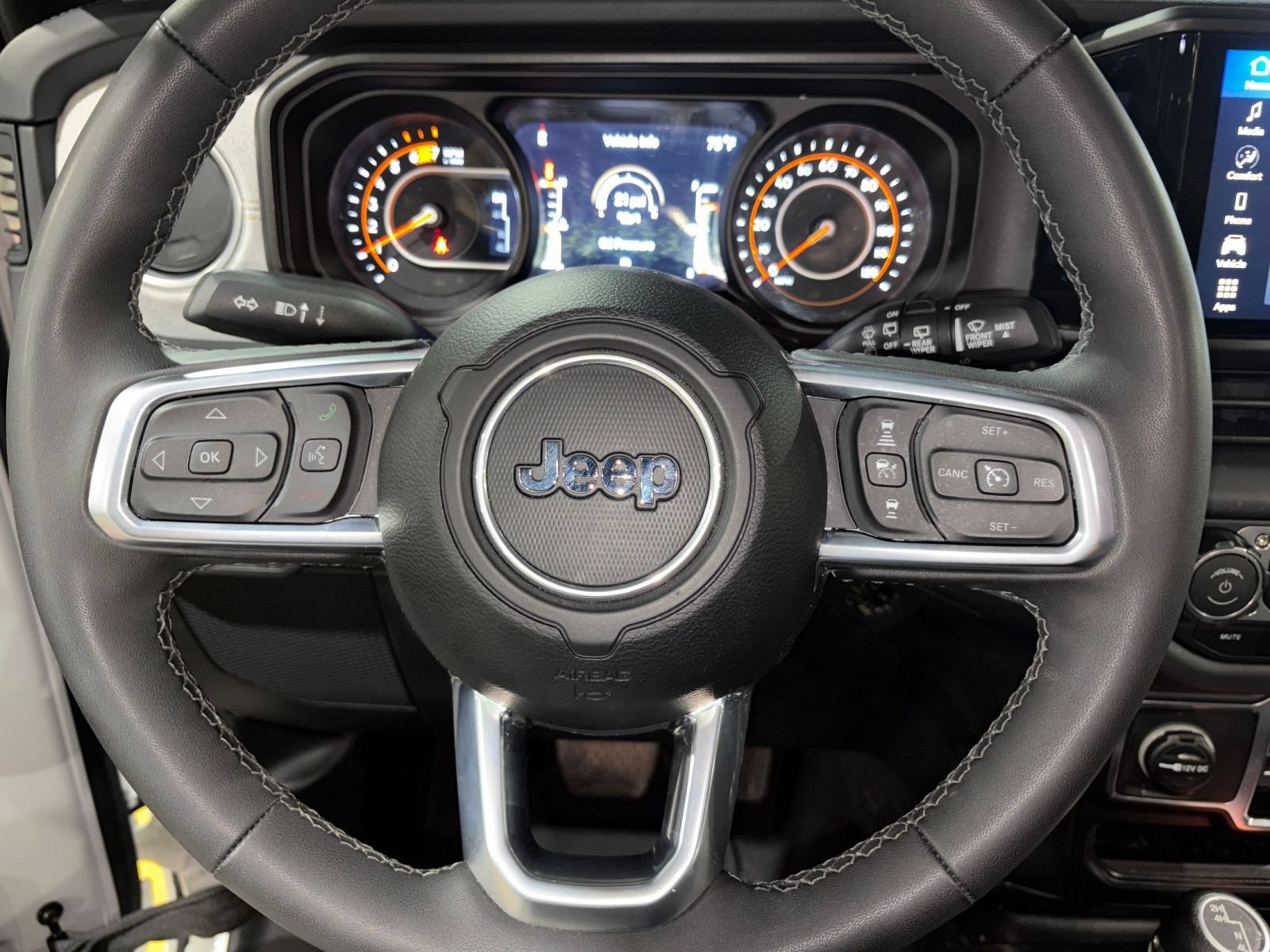 Used 2025 Jeep Wrangler Unlimited Sahara AWD/4WD image 26
