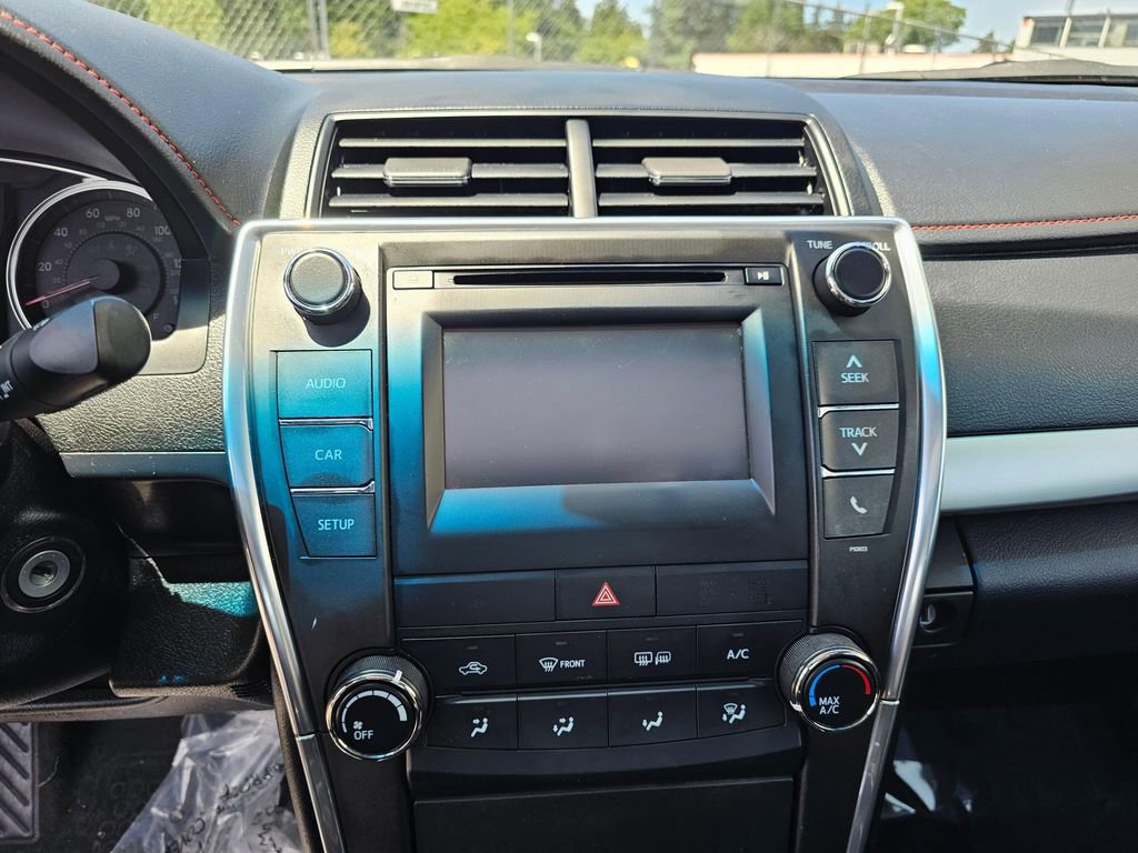 Used 2015 Toyota Camry SE w/ Moonroof Package FWD image 33